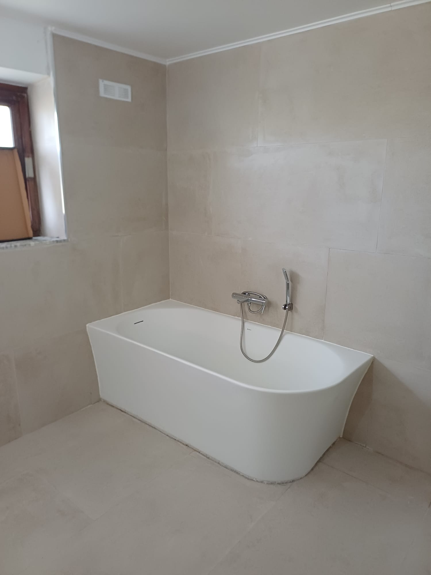 Salle de bain beige — Longeville-lès-Metz
